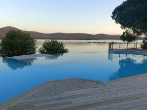 Appt neuf 2-4 pers avec loggia -Pieds dans l'eau - piscine- Corse du Sud- Bonifacio